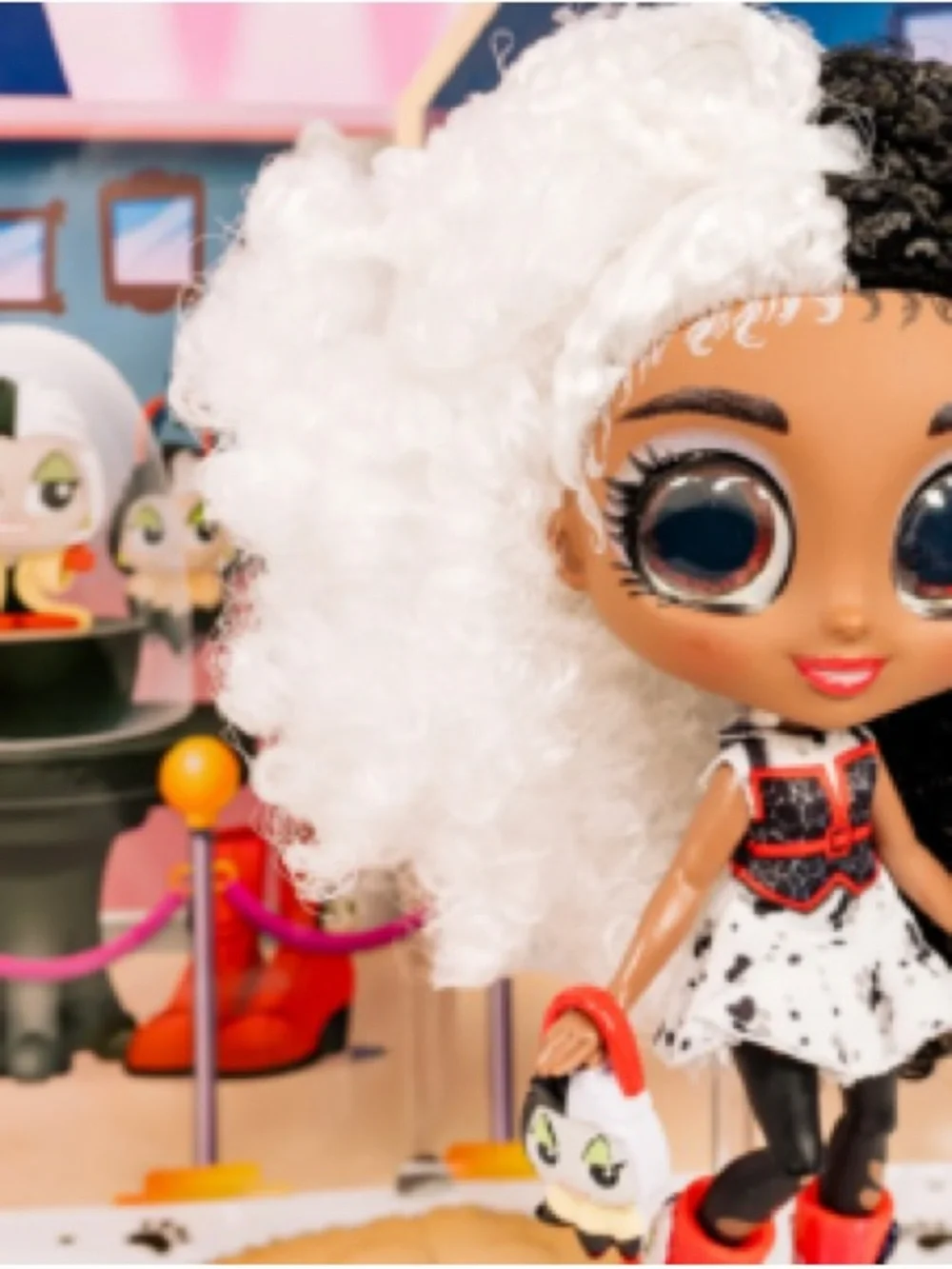 Disney Doorables Adorbs Chantel Cruella Fan